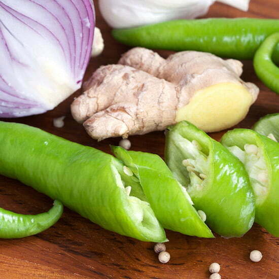 Fermentieren mit Chilli, Knoblauch und Zwiebel Knoblauch, Zwiebel, Chilli