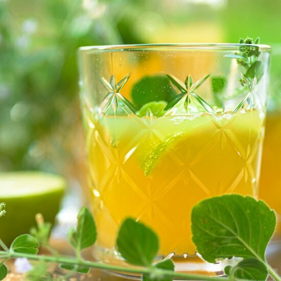 Vitamin C erhöht die Eisenaufnahme Ein Glas Orangensaft