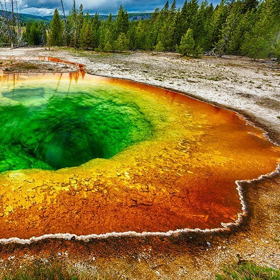 Schwefelhaltige Heilbäder Gelbes Thermalbad von oben