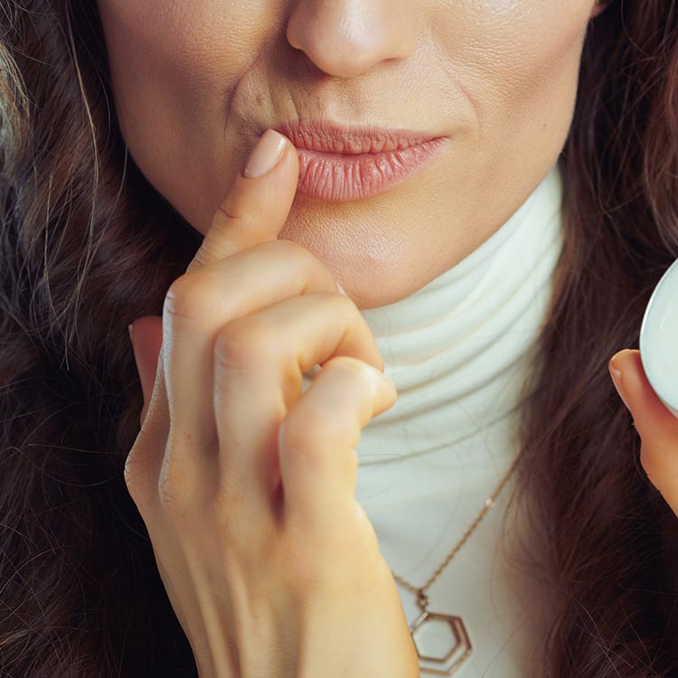 Pfefferminze als Bestandteil von Lippenbalsam Pfefferminze als Bestandteil von Lippenbalsam