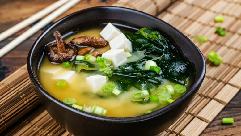 Miso Suppe steht auf dem täglichen Speiseplan in Japan Miso Suppe