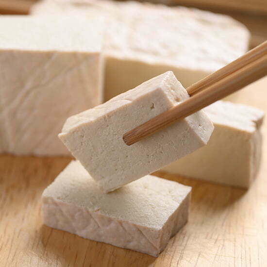 Tofu - die vegetarische Proteinquelle Tofu mit Stäbchen