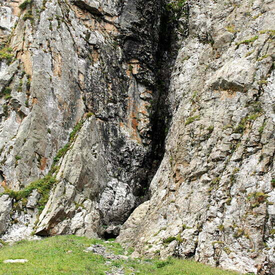 Mumijo Shilajit am Felsen Mumijo Shilajit am Felsen