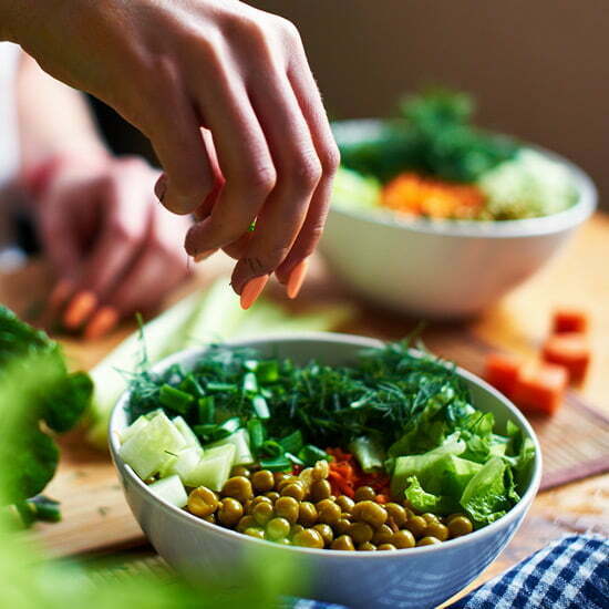 Mungbohnensprossen Salatbowl mit kalorienarmen & zuckerfreien Lebensmittel